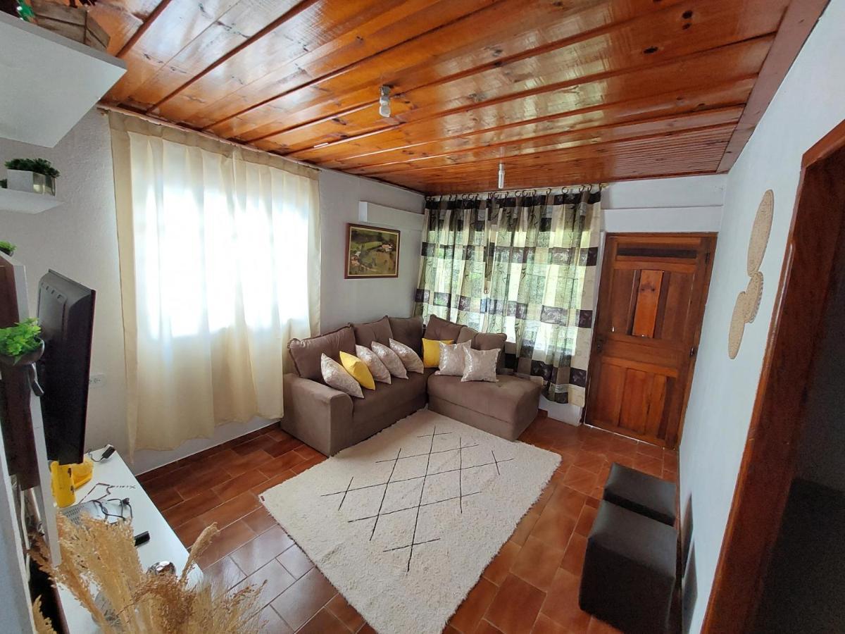 Holiday home Casa Aconchegante Na Roca C/ Piscina/churrasqueira Goncalves